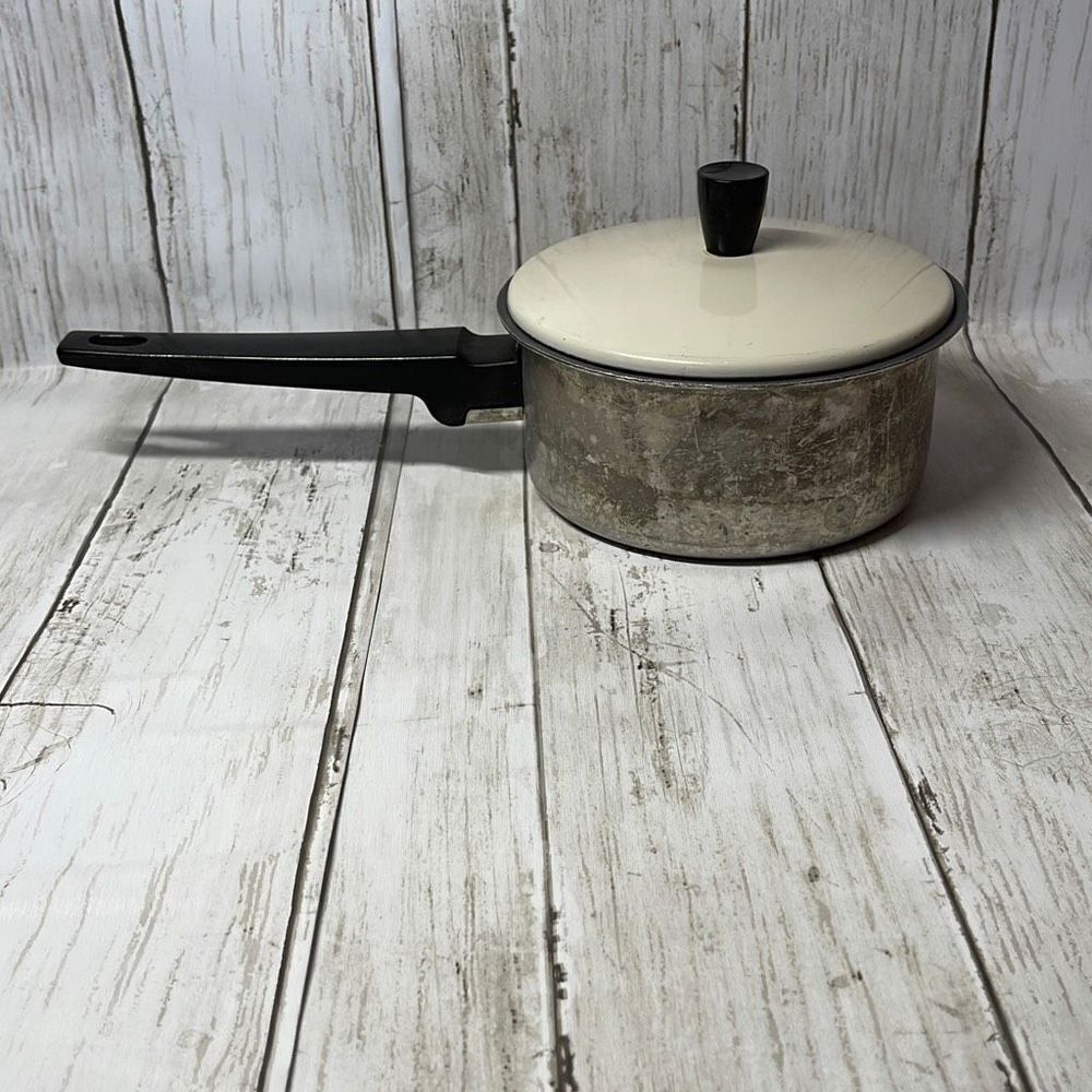 Regal Ware‎ 1 Quart Sauce Pan with Lid and Handle Made in the USA Cookware